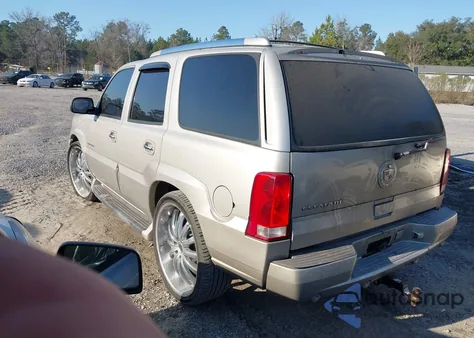 2004 Cadillac Escalade Standard z USA, uszkodzony, nr VIN 1GYEC63T64R311577